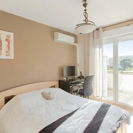 Charming 1br With Pool And Sea View In *