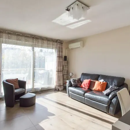 Charming 1br With Pool And Sea View In Apartment Nice